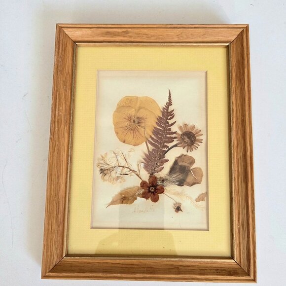 Handmade dry pressed flowers in wooden frame. - Picture 1 of 5
